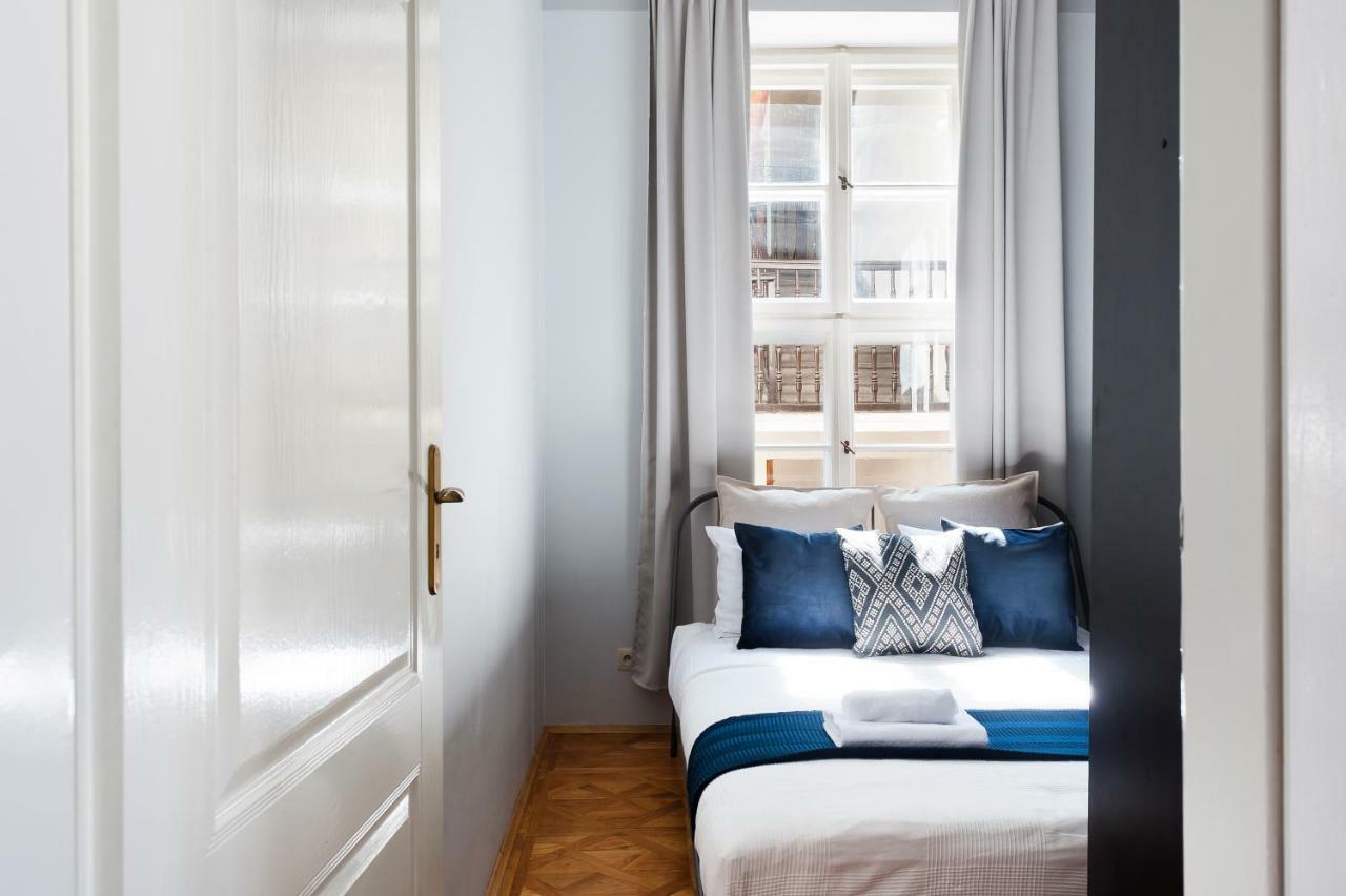 Square Apartment - Loftaffair Красков Екстериор снимка